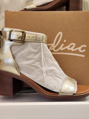 Zodiac Ilsa Sandals. Leather. Gold. NIB. Size 9